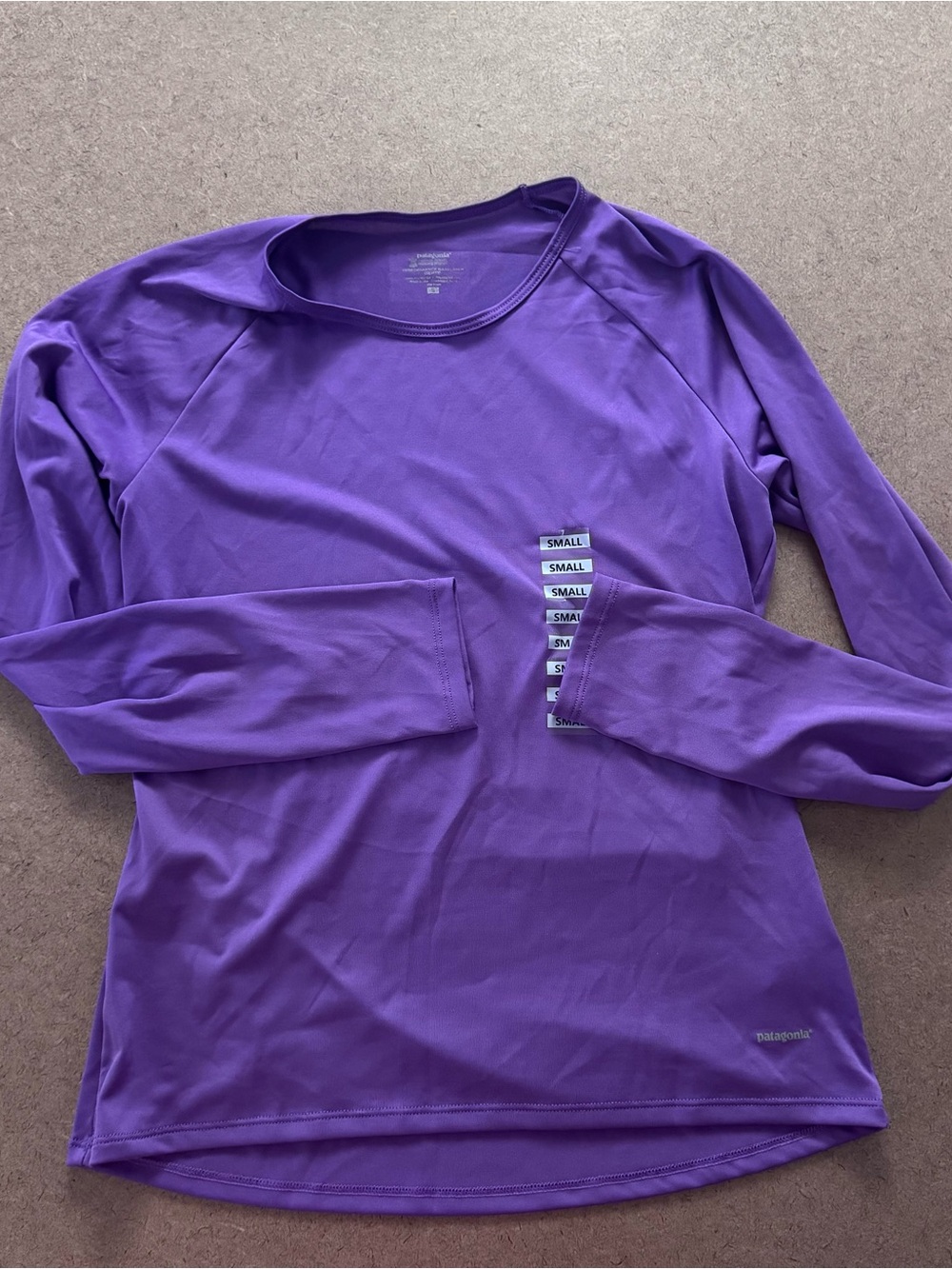 Patagonia women base layer Long-Sleeve Performance Tee — Purple small